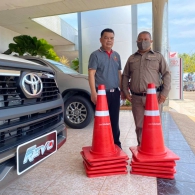 สหกรณ์ออมทรัพย์ตำรวจภูธรจังหวัดชุมพร จำกัด ขอขอบคุณผู้จัดการบริษัท โตโยต้าชุมพร ผู้จำหน่ายโตโยต้า จำกัด  ที่ได้มอบกรวยจราจร เพื่ออำนวยความสะดวกทางเข้า-ออก ของสหกรณ์ฯ